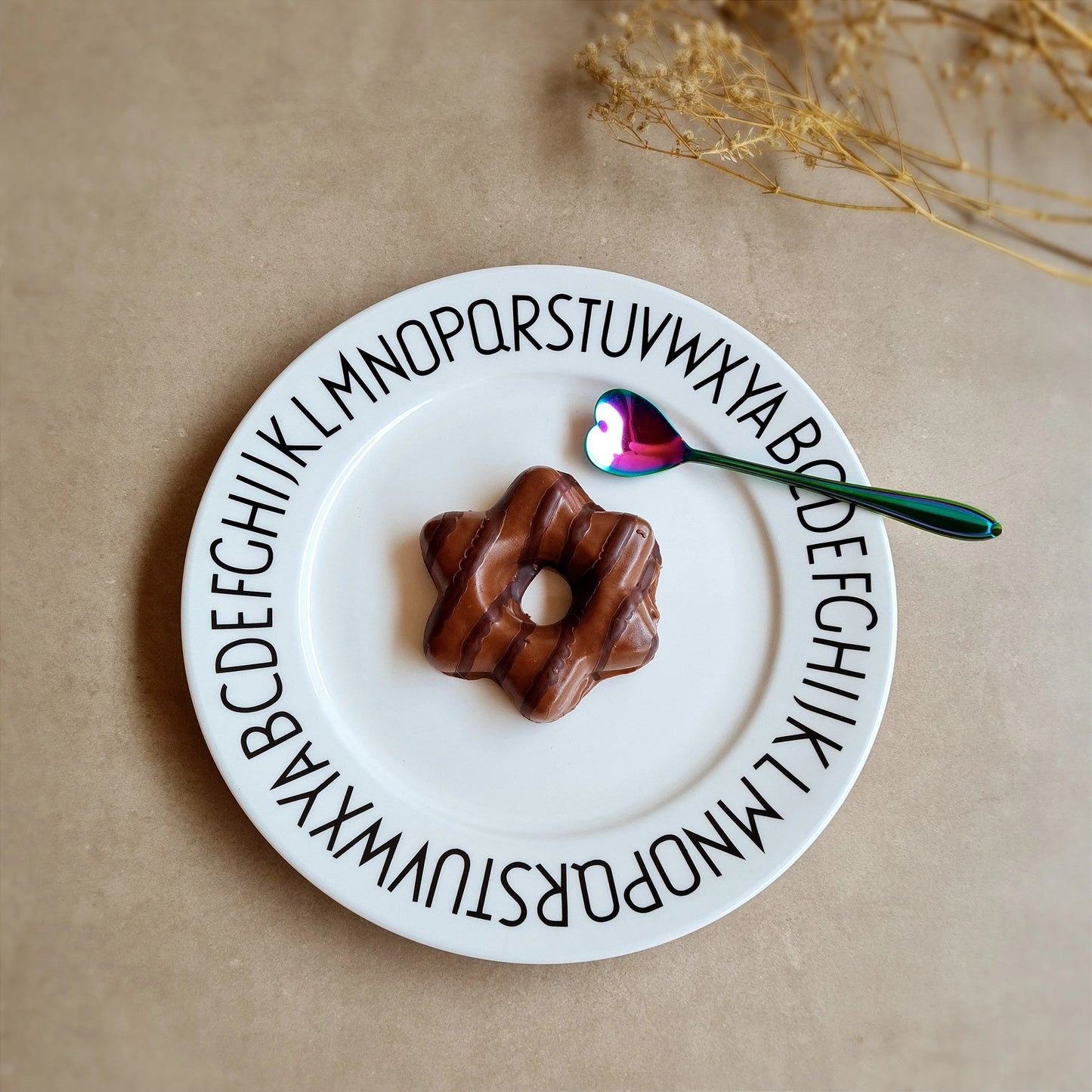 Prato Decorativo ABC Tioeasy™ — Estilo, Diversão e Aprendizado na Mesa