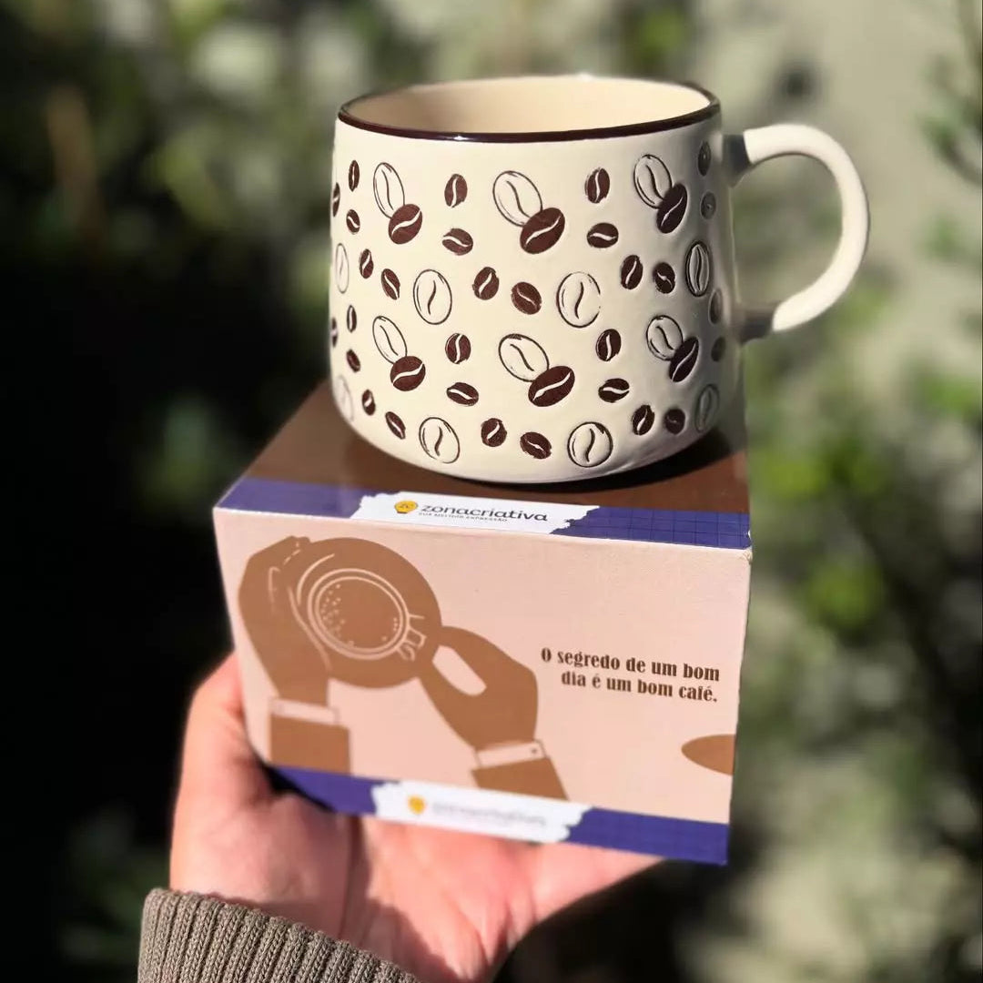 Caneca 3D Grãos de Café 500ml Tioeasy™ em Cerâmica