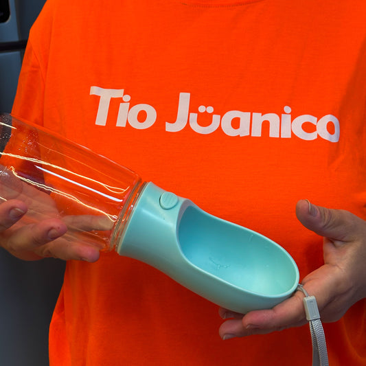 Garrafa Portátil Bebedog Tioeasy™ para Pets com Trava Antivazamento e Copo Embutido 550ml