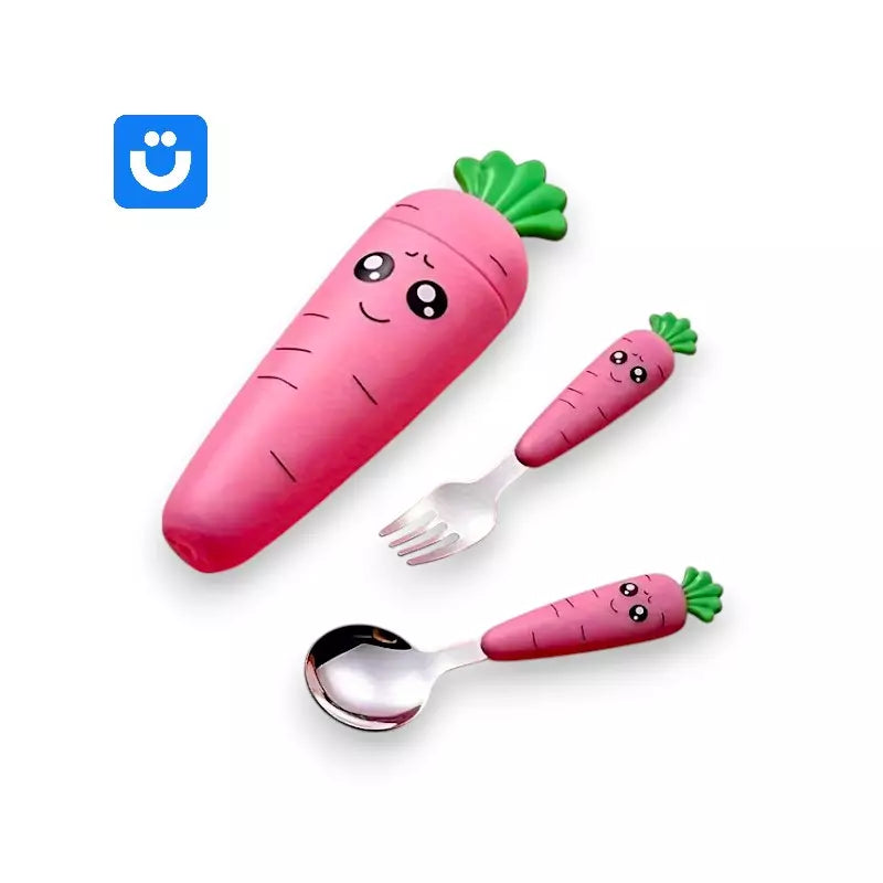 Kit Talheres Cenourinha Tioeasy™ — Colher e Garfo Inox com Cabo Divertido