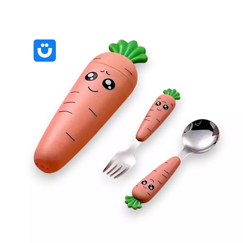 Kit Talheres Cenourinha Tioeasy™ — Colher e Garfo Inox com Cabo Divertido