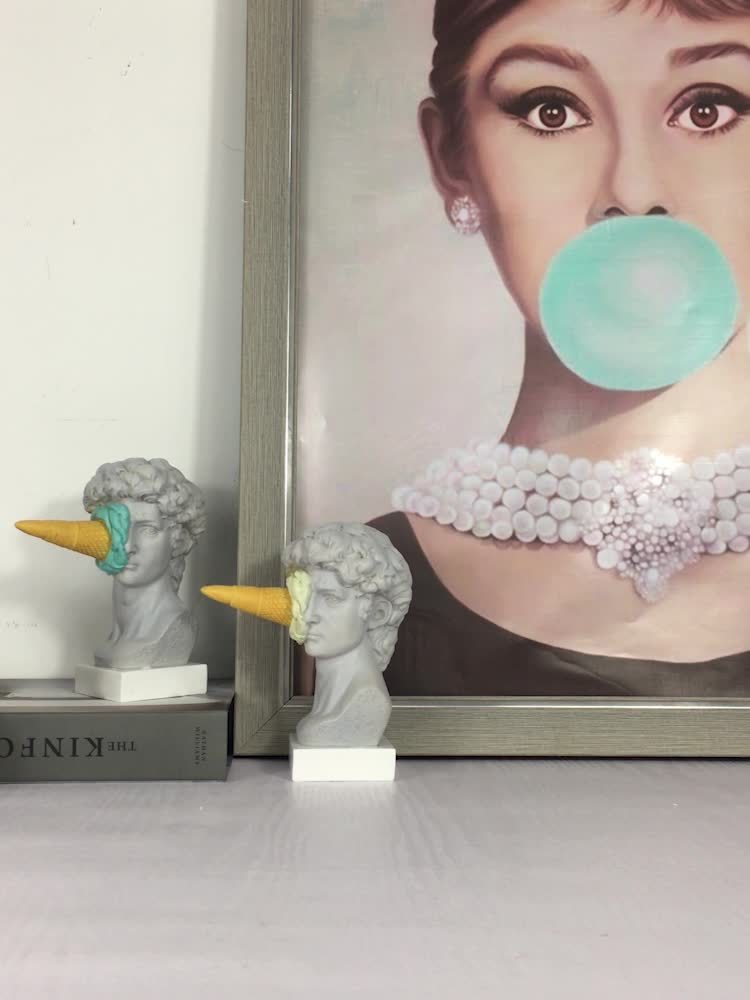 Resin David Sculpture with Ice Cream Cone, Modern European Decorative Figurine for Various Room Types, Indoor and Outdoor Use, Electricity-Free Decoration - 1PC