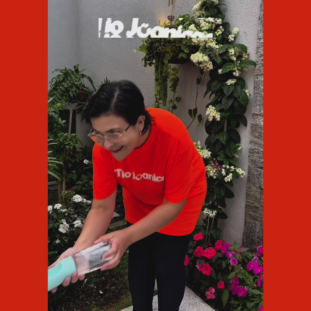 Garrafa Portátil Bebedog Tioeasy™ para Pets com Trava Antivazamento e Copo Embutido 550ml